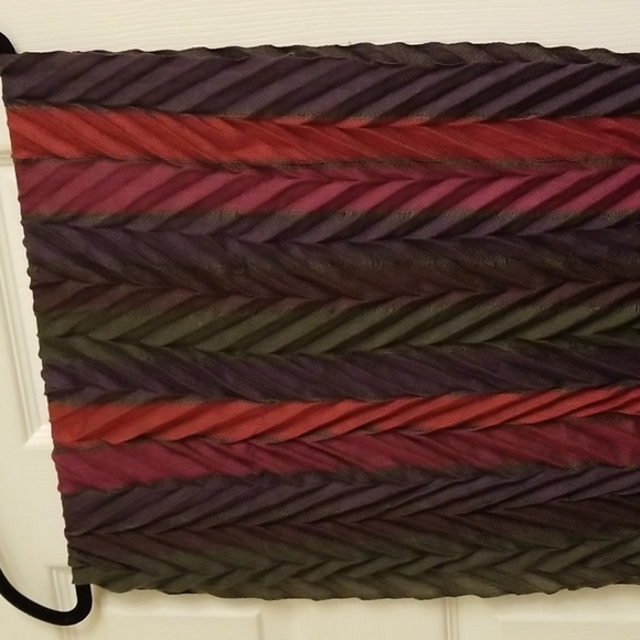 $5 ITEM. Nice multi colored scarf. MUST BUNDLE WITH OTHER ITEMS - Picture 4 of 8